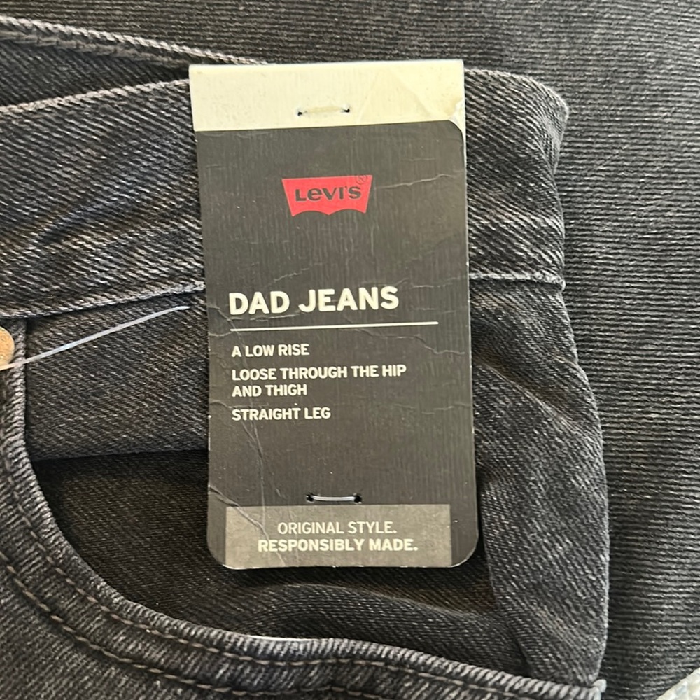 Levi’s dad jeans. Size 28x30 new with tags.